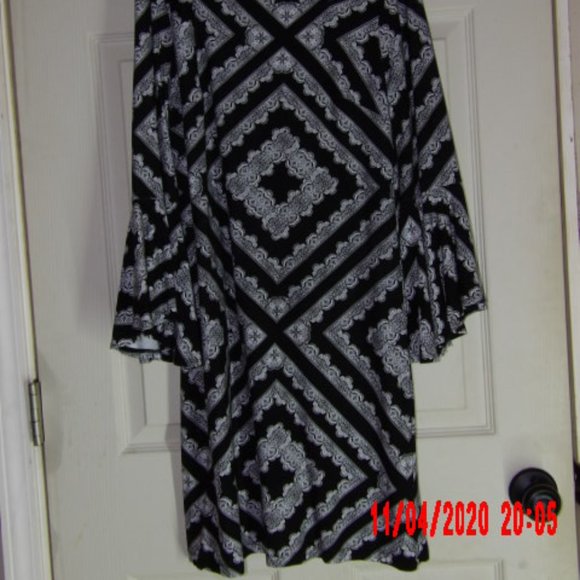 Dress - Picture 7 of 11